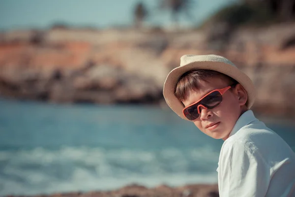 Retrato Adolescente Sentado Cerca Del Mar Aire Libre — Foto de Stock