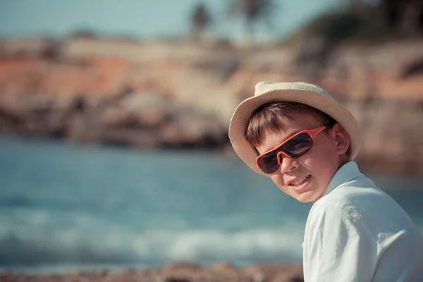 Retrato Adolescente Sentado Cerca Del Mar Aire Libre — Foto de Stock