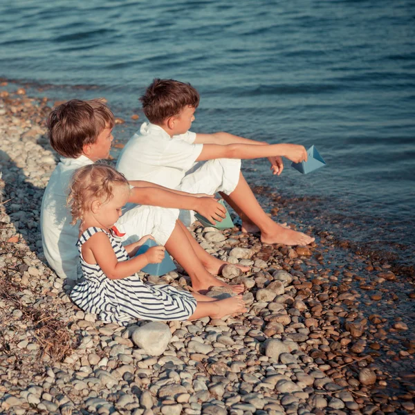 Pretty Little Sister Her Older Brothers Playing Paper Boat Girl — Stock Photo, Image