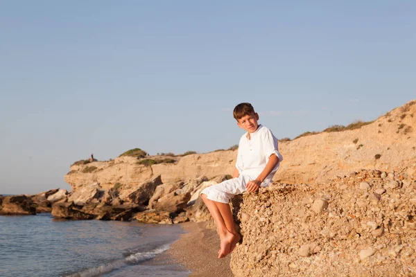 Retrato Adolescente Sentado Cerca Del Mar Aire Libre — Foto de Stock