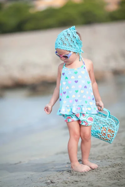 Pretty Girl Basket Walks Sea Outdoor — Stock Photo, Image