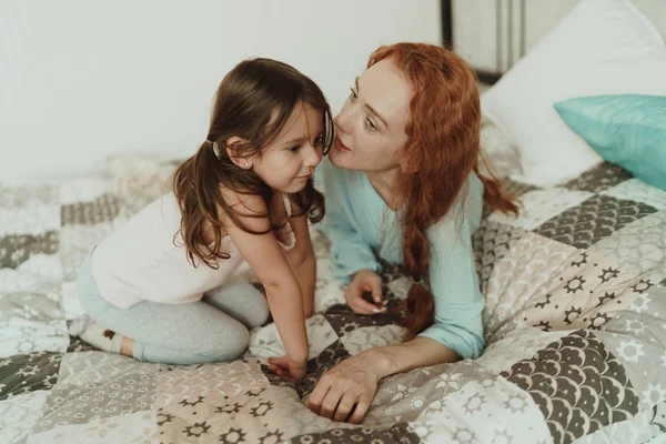 Cozy Photo Session Beautiful Happy Mother Daughter Indoor — Stock Photo, Image