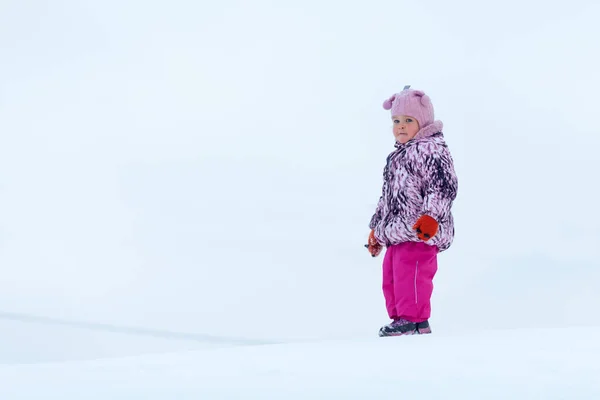Portrait of happy pretty girl, winter, outdoor — Stock Photo, Image