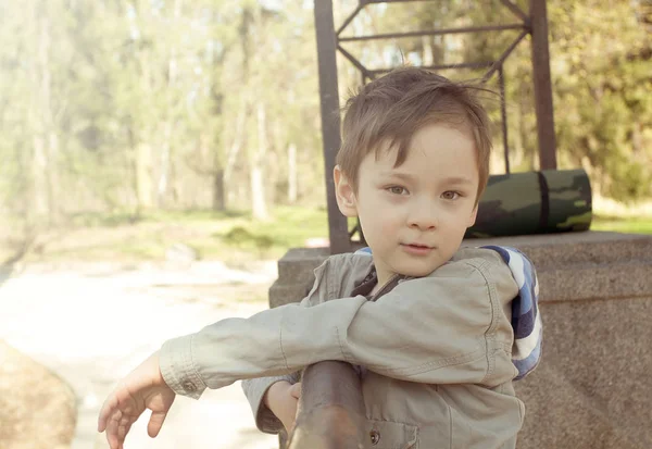 Happy Child Playing Outdoors Boy Looking Camera Smiling — Stock Photo, Image