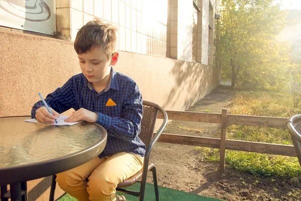 Boy Wrtitting Something Boy Doing Homework Outdoors Boy Drawing Paper — Stock Photo, Image