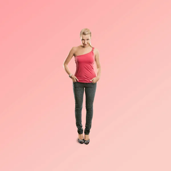 Sporty Woman Pink Standing Looking Camera Isolated Trendy Gradient Background — Stock Photo, Image