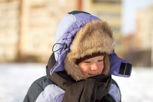 Rapaz Desfrutar Primeira Neve Novembro Espera Dos Cristmas — Fotografia de Stock