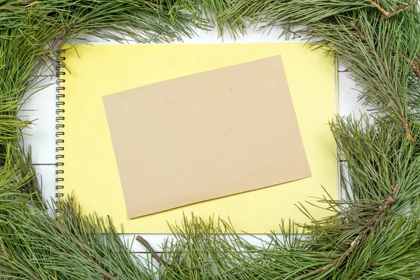 Jul Hälsning Card Fir Gren Och Dekoration Planka Fir Julgran — Stockfoto