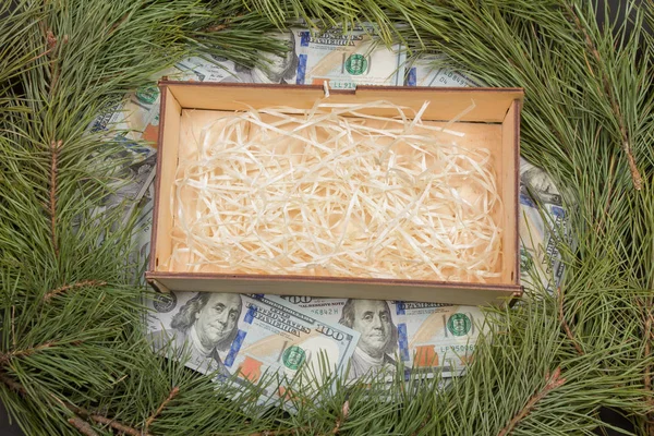 Christmas Gratulationskort Med Box Och Pengar Fir Gren Och Dekoration — Stockfoto