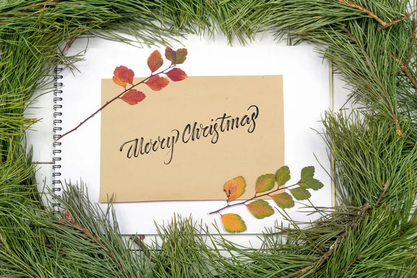 Kerst Groeten Card Fir Tak Decoratie Plank Met Belettering Merry — Stockfoto