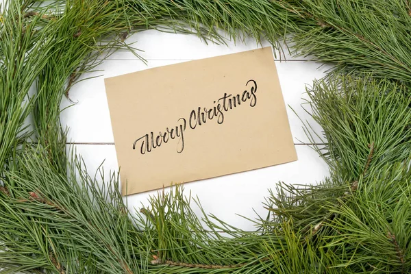 Kerst Groeten Card Fir Tak Decoratie Plank Met Belettering Merry — Stockfoto