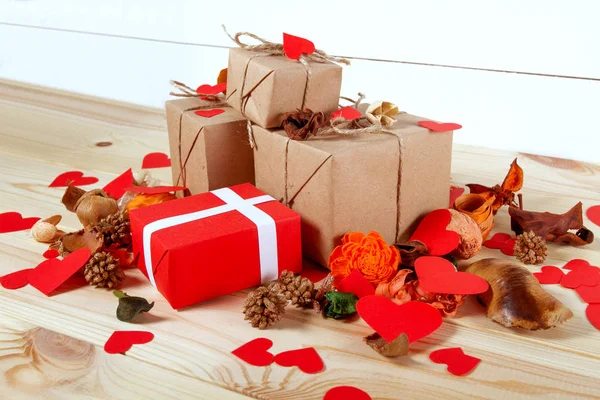 Geschenkboxen Auf Einem Holztisch Geschenkbild Passend Für Valentinstag Weihnachten Neujahr — Stockfoto