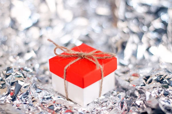 木桌上的礼品盒 适合情人节 圣诞节 新年或生日的礼品图像 具有复制空间 — 图库照片