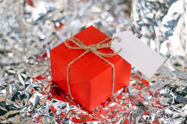 木桌上的礼品盒 适合情人节 圣诞节 新年或生日的礼品图像 具有复制空间 — 图库照片