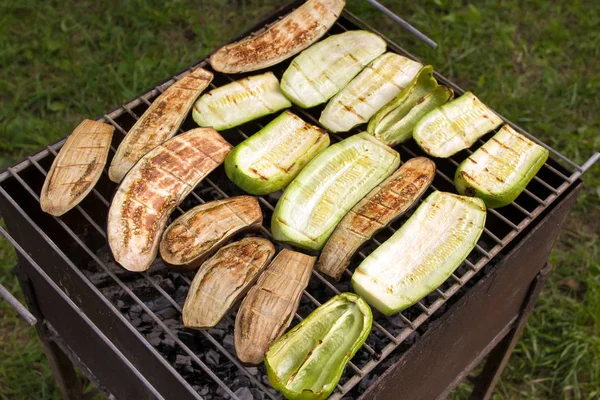 Verduras frescas a la parrilla —  Fotos de Stock