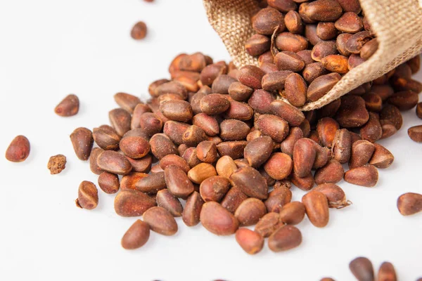 çam fıstığı çanta dışarı dökülür yakın çekim