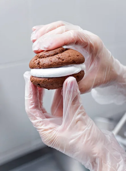 Amerikan bisküvi ile Whoopie pasta, kremalı