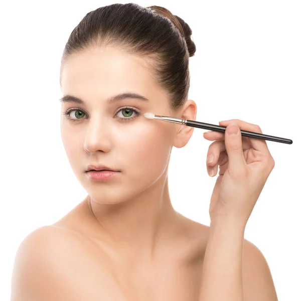 Young brunette woman with clean face. Girl perfect skin applying cosmetic brush. Isolated on a white. — Stock Photo, Image