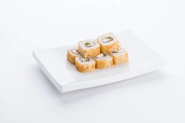 Японская кухня ресторан, суши маки Gunkan рулон тарелку или блюдо набор. Набор суши и композиция — стоковое фото