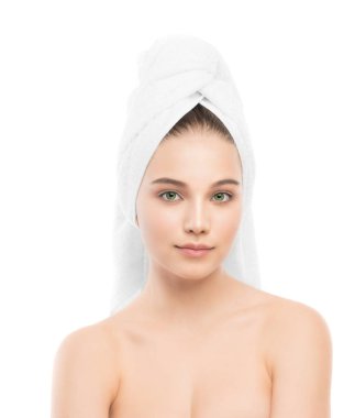 Bankacı Charlie'yle ve havlu başında güzel genç esmer kadın. İzole.