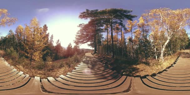 4k 360 vr virtuelle Realität einer wunderschönen Bergszene zur Herbstzeit. wilde russische Berge. — Stockvideo