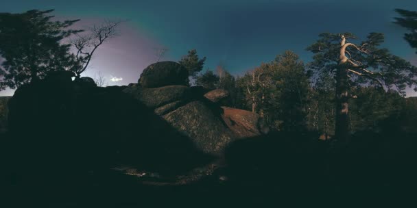 4K 360 VR Realidade virtual de uma bela cena de montanha no outono. Montanhas siberianas selvagens. — Vídeo de Stock