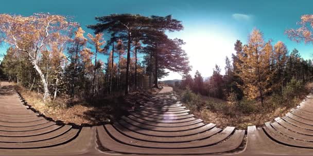 Realidad virtual de 4K 360 VR de una hermosa escena de montaña en otoño. Montañas rusas salvajes . — Vídeos de Stock