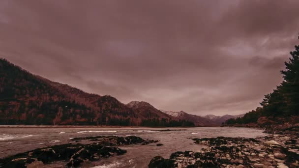 Time lapse shot of a river near mountain forest. Huge rocks and fast clouds movenings. — Stock Video