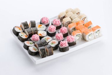 Japon Gıda Restoran, sushi maki gunkan rulo levha veya plakalı ayarlayın. Sushi seti ve kompozisyon