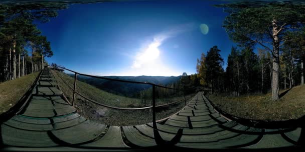 4 k 秋の時間で美しい山の風景の 360 Vr バーチャル ・ リアリティ。野生のロシア山. — ストック動画