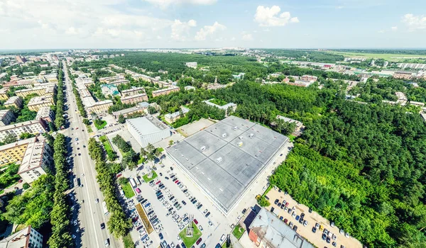 Vista Aérea Ciudad Con Encrucijada Caminos Casas Edificios Parques Estacionamientos —  Fotos de Stock