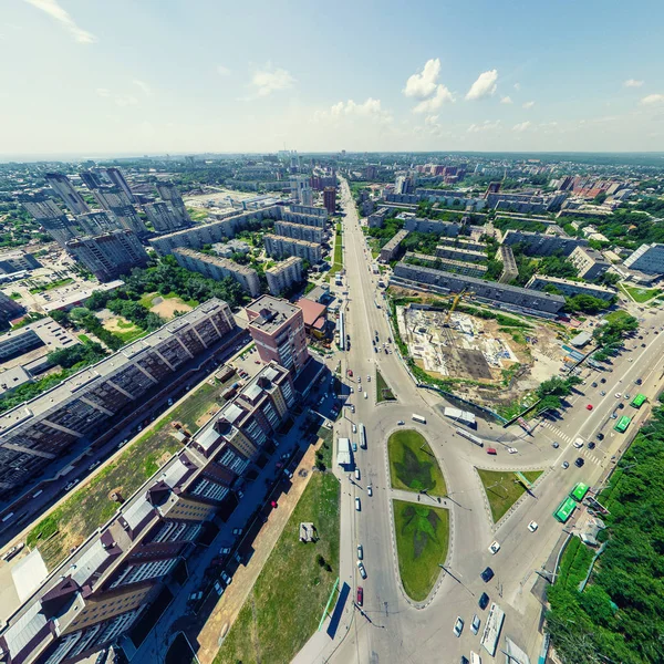 Vista aérea de la ciudad. Paisaje urbano. Disparo de helicóptero. Imagen panorámica. — Foto de Stock