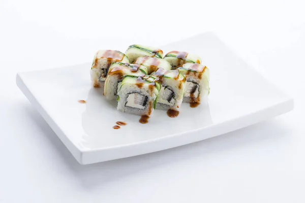 Restaurante de comida japonesa, prato de sushi maki gunkan roll ou platter set. Conjunto de sushi e composição — Fotografia de Stock