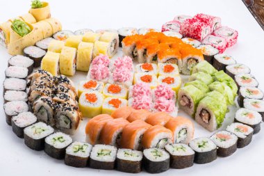 Japon Gıda Restoran, sushi maki gunkan rulo levha veya plakalı ayarlayın. Sushi seti ve kompozisyon