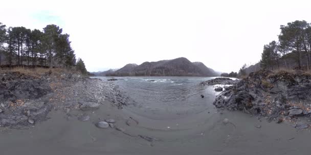 VR of a beautiful mountain river at the late autumn time. National park, meadow, river bank at overcast day. — Stock Video