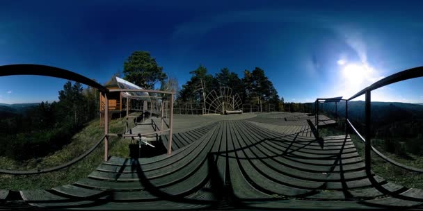 Realidad virtual de 4K 360 VR de una hermosa escena de montaña en otoño. Montañas rusas salvajes . — Vídeos de Stock