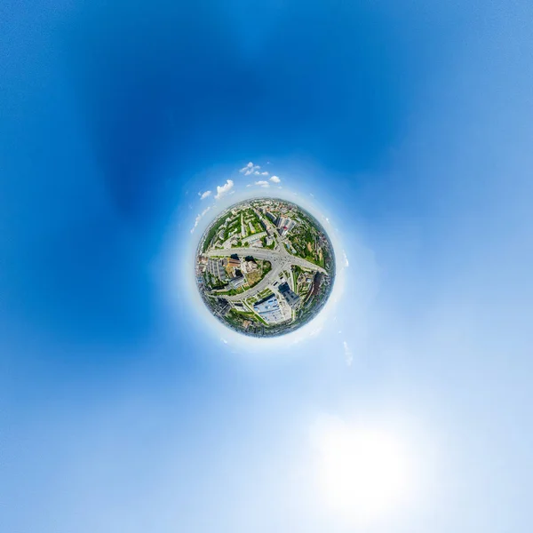 Vista aérea de la ciudad. Paisaje urbano. Disparo de helicóptero. Imagen panorámica. —  Fotos de Stock