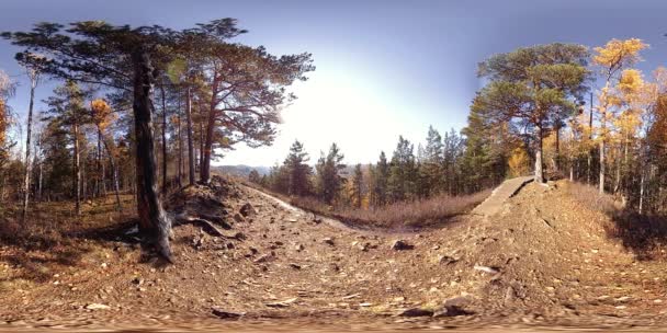 4k Sonbahar zaman bir güzel dağ sahnenin 360 Vr sanal gerçeklik. Vahşi Rus dağlar. — Stok video