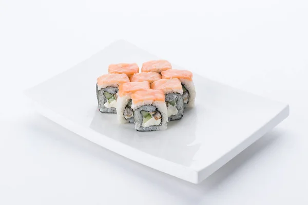 Restaurant japonais, assiette ou plateau de sushi maki gunkan. Sushi set et composition — Photo