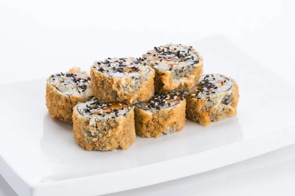 Restaurante de comida japonesa, prato de sushi maki gunkan roll ou platter set. Conjunto de sushi e composição — Fotografia de Stock