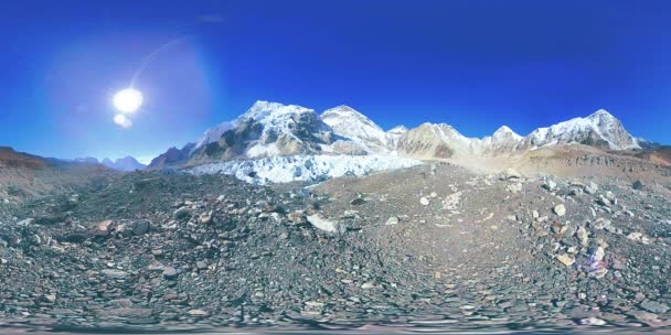 360 vr do acampamento base do Everest no glaciar Khumbu. Vale do Khumbu, parque nacional de Sagarmatha, Nepal dos Himalaias. Via de via EBC perto de Gorak Shep. — Vídeo de Stock