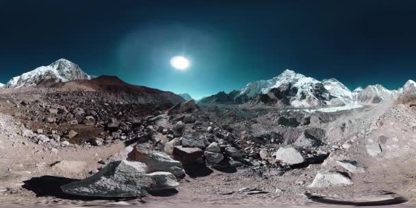 360 vr Everestského tábora na ledovci Khumbu. Údolí Khumbu, národní park Sagarmatha, Nepál Himálaje. Trasa EBC poblíž Gorak Shep. — Stock video