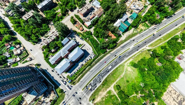 Widok Lotu Ptaka Skrzyżowanie Dróg Dróg Domy Budynki Parki Parkingi — Zdjęcie stockowe