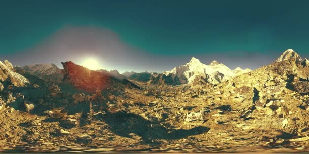 360 vr vista panorámica de la puesta del sol sobre Kala Patthar. Monte Everest y valle de Khumbu, Nepal del Himalaya. Gorak Shep. — Vídeo de stock