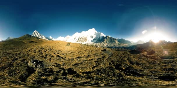 360 vr panorámás kilátás napnyugtára Kala Patthar felett. Mount Everest és Khumbu völgy, Nepál a Himalája. Gorak Shep vagyok. — Stock videók