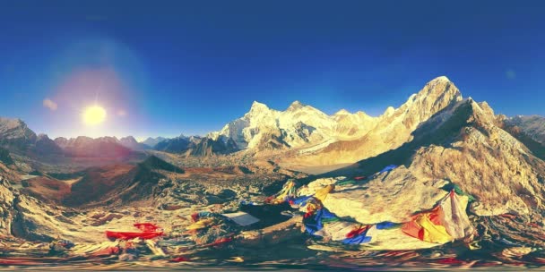 Kala Patthar上方360 vr的日落全景。喜马拉雅山尼泊尔的珠穆朗玛峰和昆布山谷。Gorak羊 — 图库视频影像
