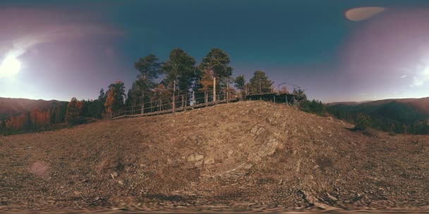 4k 360 Vr virtual Reality för en härligt berg scen på höstens gång. Vilda ryska berg. — Stockvideo