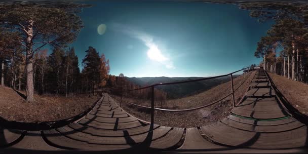 4k 360 Vr virtuální realita krásné horské scény na podzimní čas. Divoké ruské hory. — Stock video