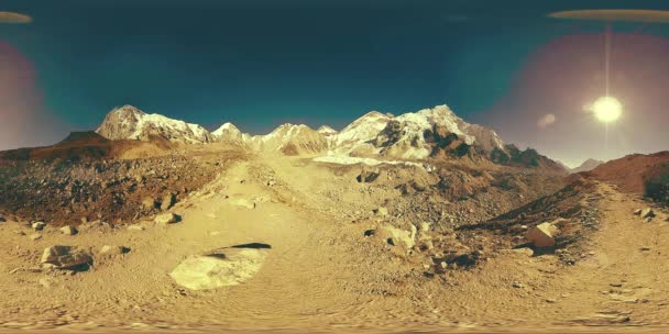 360 vr Everestského tábora na ledovci Khumbu. Údolí Khumbu, národní park Sagarmatha, Nepál Himálaje. Trasa EBC poblíž Gorak Shep. — Stock video