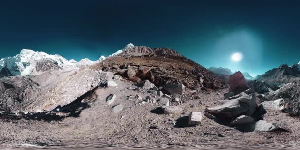 エベレストベースキャンプ場の360度パノラマビュー 美しい空とKhumbu氷河とエベレスト クムブ渓谷 サガルマタ国立公園 ヒマラヤのネパール Ebcトラックルートの終点 — ストック動画